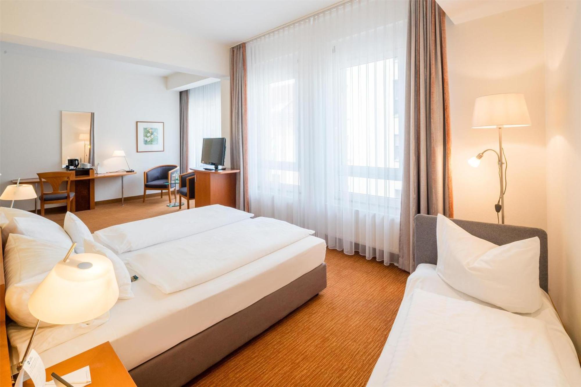 Western Am Strassberger Tor 4*